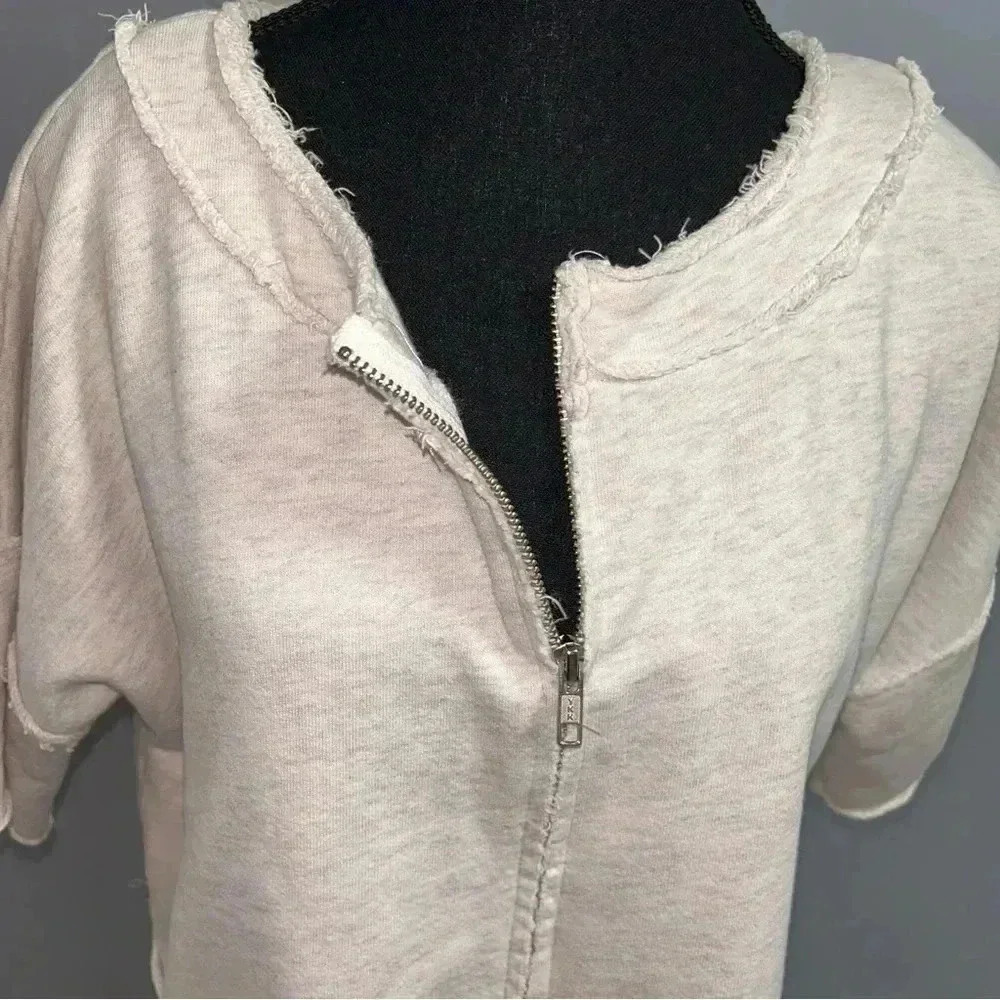 Atko Crop  Top - Picture 6 of 6